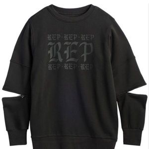 Taylor Swift Reputation stadium tour long-sleeved sweatshirt.